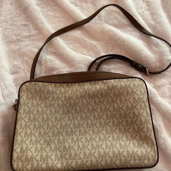 Crossbody - Picture 2 of 3